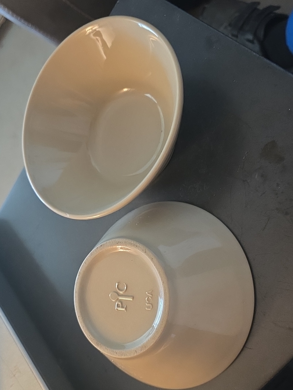Pamper Chef Neutral Cream Ceramic Bowls